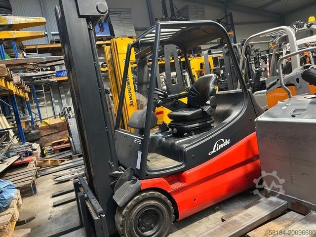 Elektro 4 Rad-Stapler Linde E25