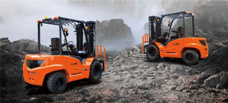 Rough terrain forklift truck Noblelift FE2RT25