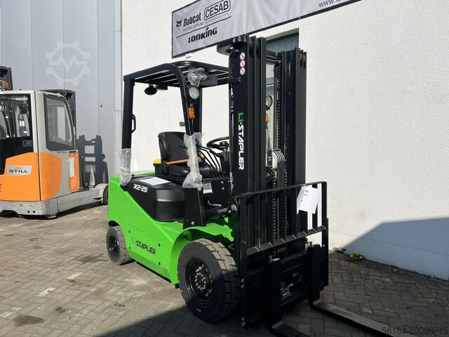 Electric 4-wheel forklift EP EFL252X2