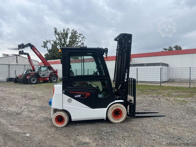 Electric 4-wheel forklift Bobcat B25NS