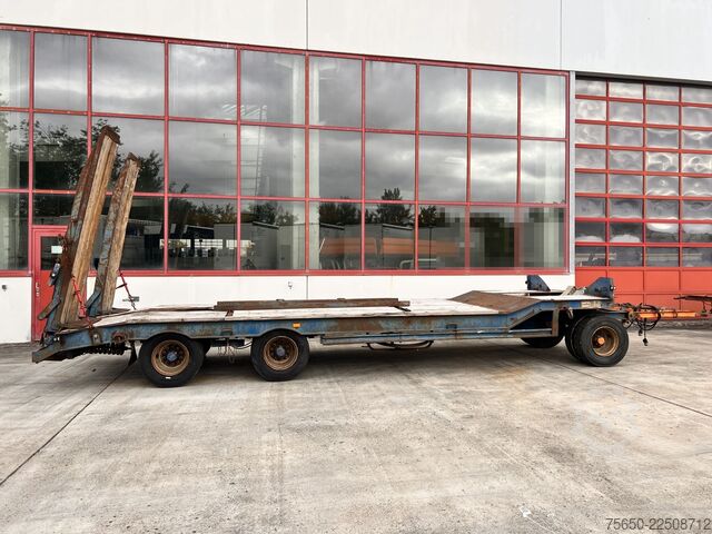Low loader trailer Müller-Mitteltal T3  3 Achs Tieflader mit ABS
