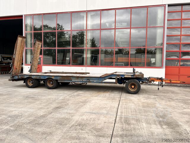 Low loader trailer Müller-Mitteltal T3  3 Achs Tieflader mit ABS