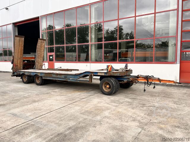 Low loader trailer Müller-Mitteltal T3  3 Achs Tieflader mit ABS