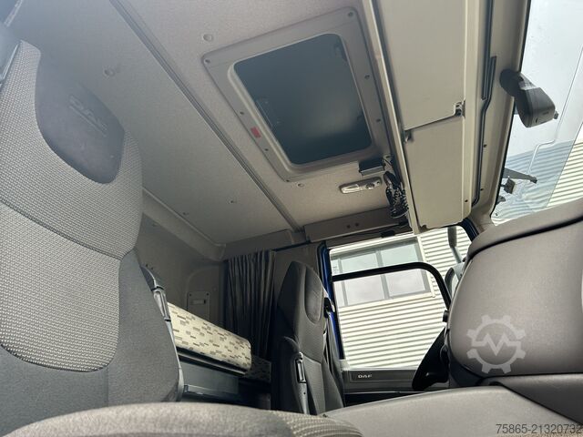 Curtain sided DAF CF 370 FA / 698 dkm / Curtainside / Loadlift / ...