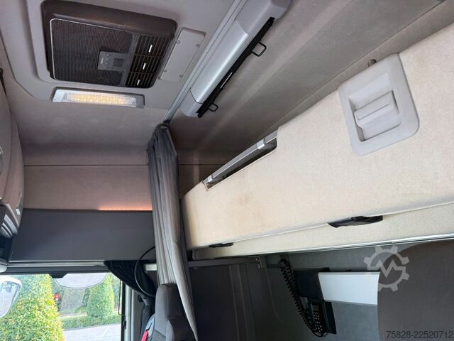 Standard tractor unit RENAULT T High 520 / Bycool