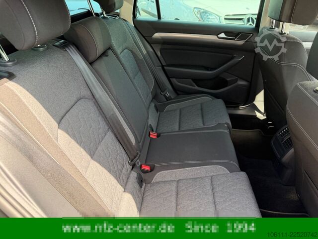 Minibus VW Passat Variant Business ACC