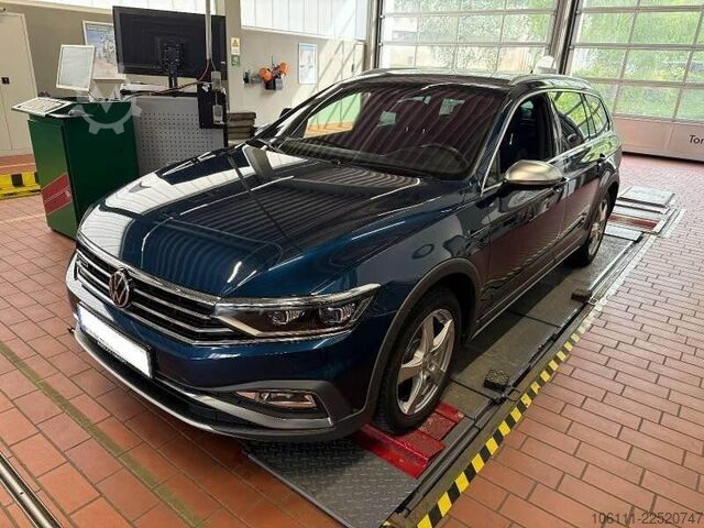 Kleinbus VW Passat Variant Alltrack 4Motion 2.0 TDI HeadUP