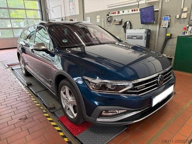 Kleinbus VW Passat Variant Alltrack 4Motion 2.0 TDI HeadUP