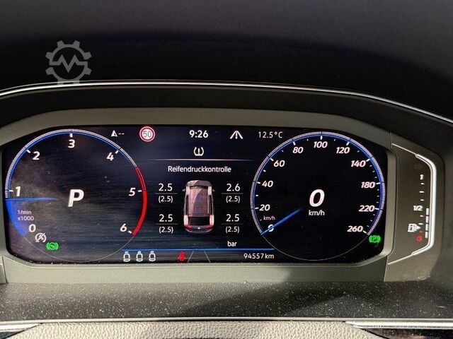 Kleinbus VW Passat Variant Alltrack 4Motion 2.0 TDI HeadUP
