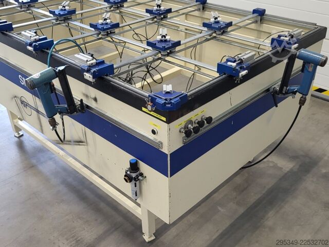 Georgische Stangenmontagetisch BENJ WERFELI SMT-8