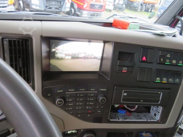 Three-sided tipper truck VOLVO FM 330 4x2 2-Achs Kipper Meiller