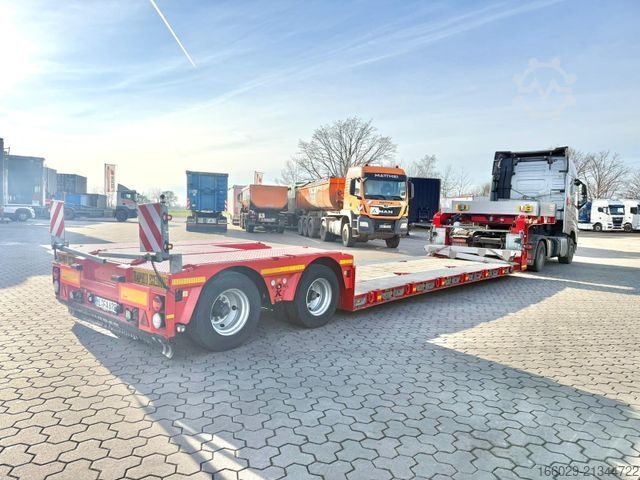 Low loader semitrailer KÄSSBOHRER SLL 2/2H 2-Achs Tiefbett Hydraulische Lenkung