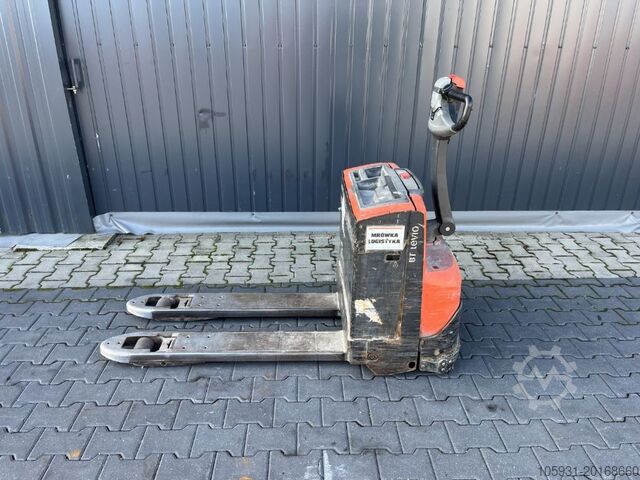 Electric Pallet Truck BT LWE200
