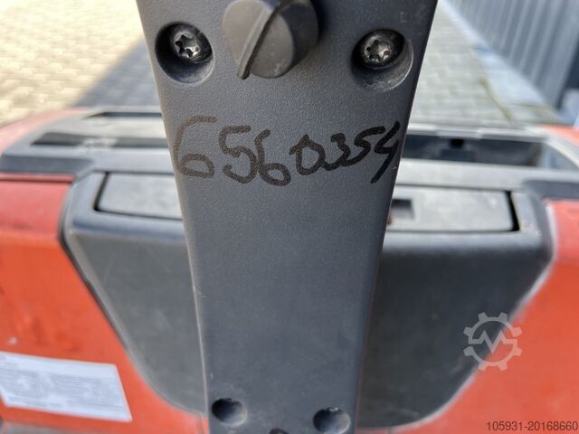 Electric Pallet Truck BT LWE200