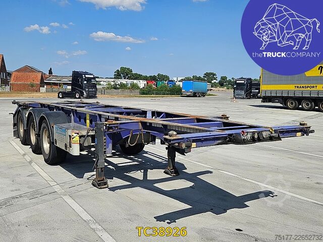 Containertransport Vanhool 30 ‘ , 20’. ADR
