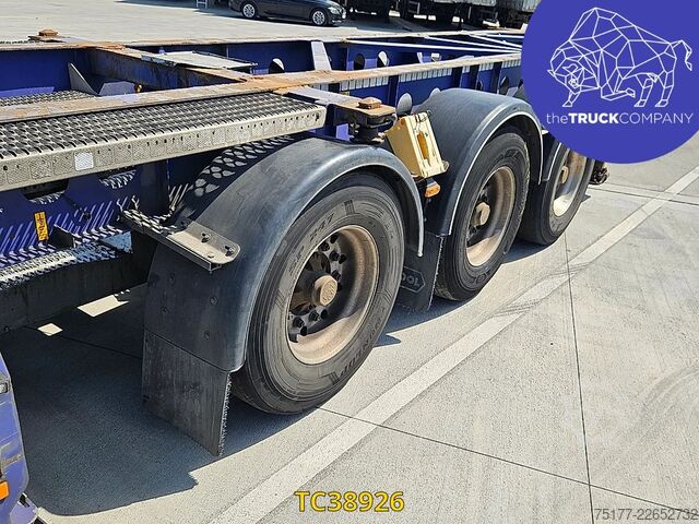 Containertransport Vanhool 30 ‘ , 20’. ADR
