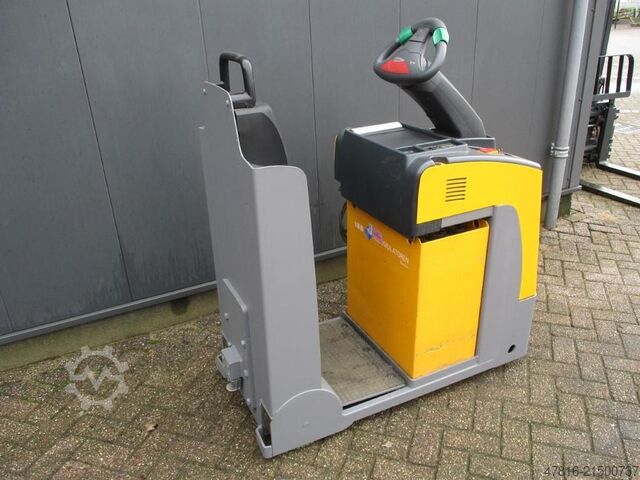 Zugmaschine Jungheinrich EZS130