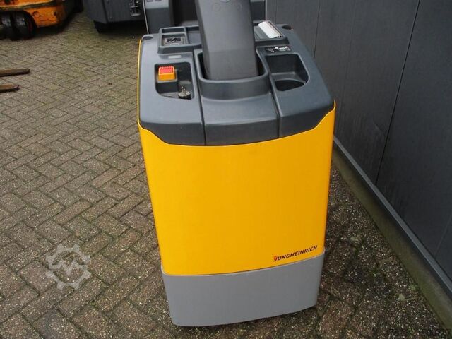 Zugmaschine Jungheinrich EZS130