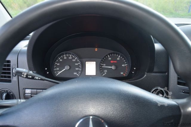 Transporter mit Koffer MERCEDES-BENZ Sprinter 316CDI Koffer LBW 750Kg 3Sitzer