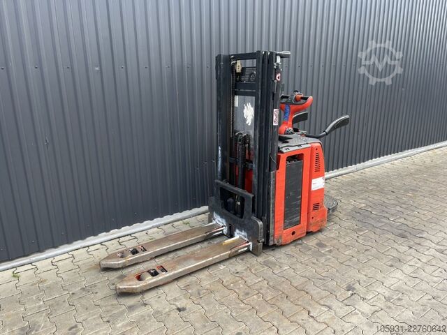 Stand-on stacker Linde D12AP