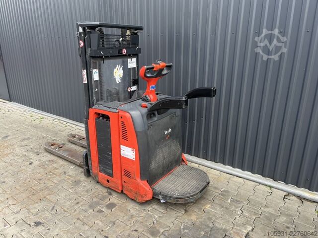 Stand-on stacker Linde D12AP
