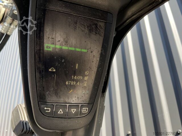 Electric 3-wheel forklift Linde E14-02