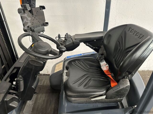 Elektro 3 Rad-Stapler Toyota 7FBEST10 - TRIPLEX 6 m - 909 Stunden !!!
