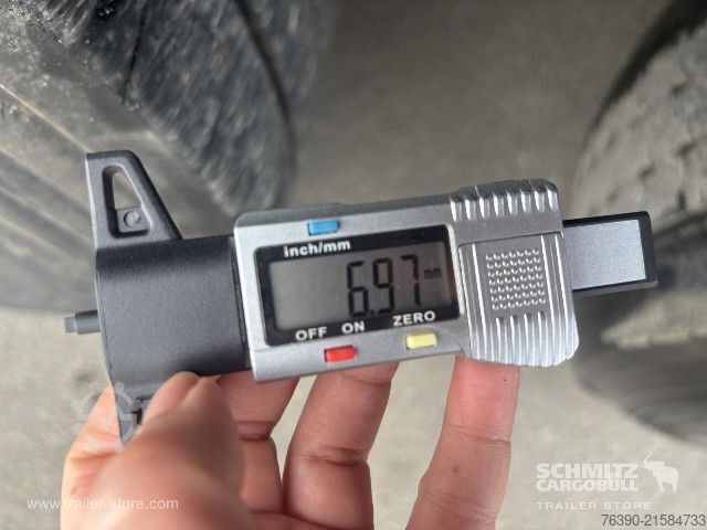 Auflieger mit Pritsche & Plane Schmitz Cargobull Semitrailer Curtainsider Standard