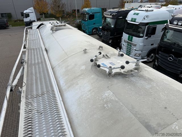 Silo semitrailer KÄSSBOHRER Zementsilo 35 m³/3- Achsen/BPW Achsen