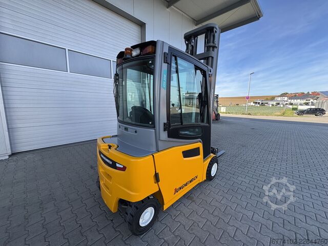 Electric - 4 wheels Jungheinrich EFG320 + Ladegerät 3753--EK