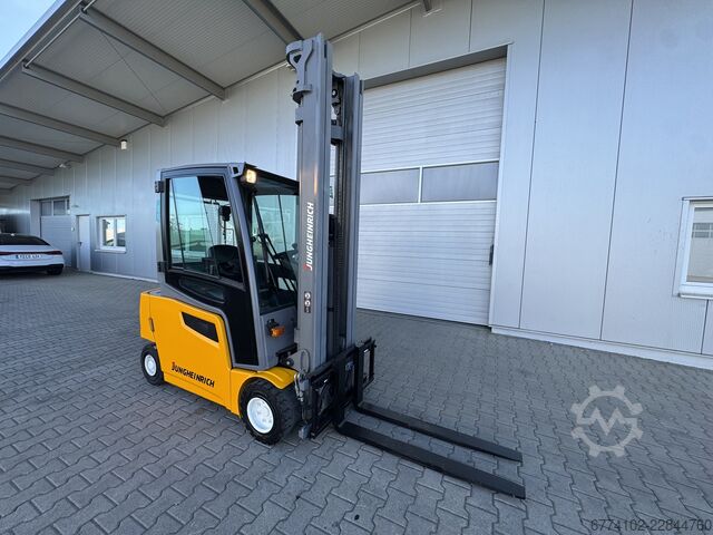 Electric - 4 wheels Jungheinrich EFG320 + Ladegerät 3753--EK