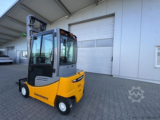 Electric - 4 wheels Jungheinrich EFG320 + Ladegerät 3753--EK