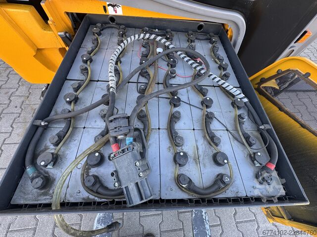 Electric - 4 wheels Jungheinrich EFG320 + Ladegerät 3753--EK