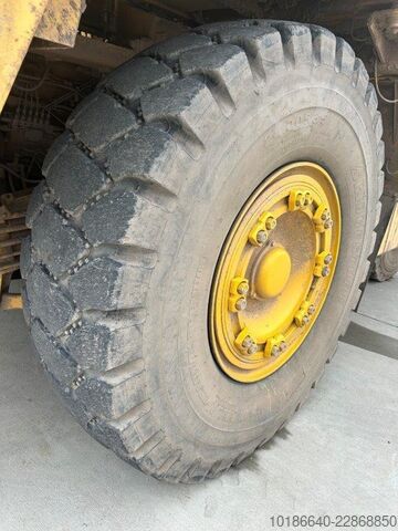 Komatsu HD605-5A Komatsu HD605-5A