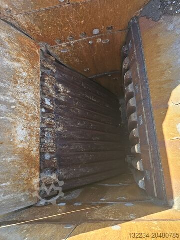 Backenbrecher Powerscreen Premiertrak 400