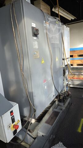 Vertikales Bearbeitungszentrum OKUMA MB-46 VAE A-Achse