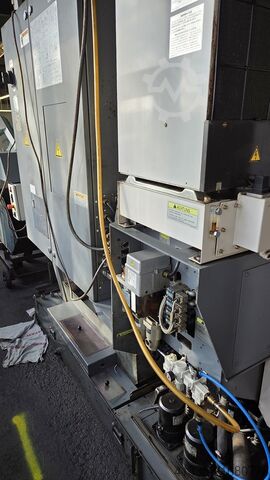 Vertikales Bearbeitungszentrum OKUMA MB-46 VAE A-Achse