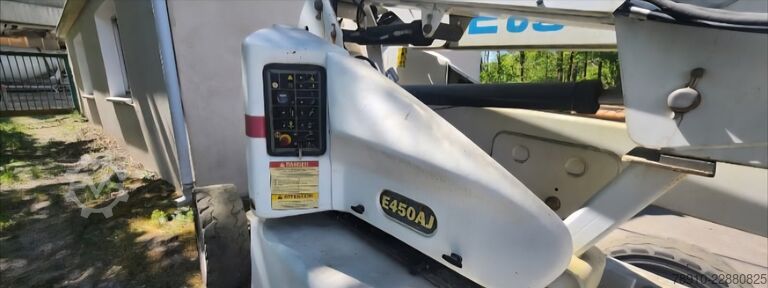 Arbeitsbühne mit Gelenkarm JLG E450AJ