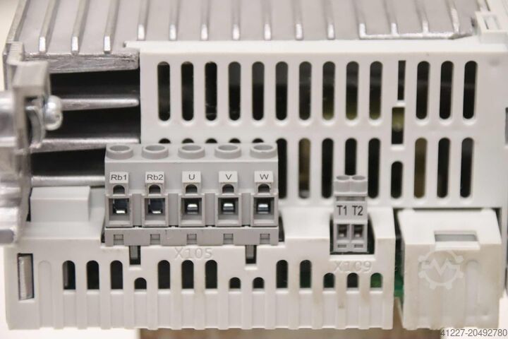 Frequenzumrichter 0,25 kW Lenze i550