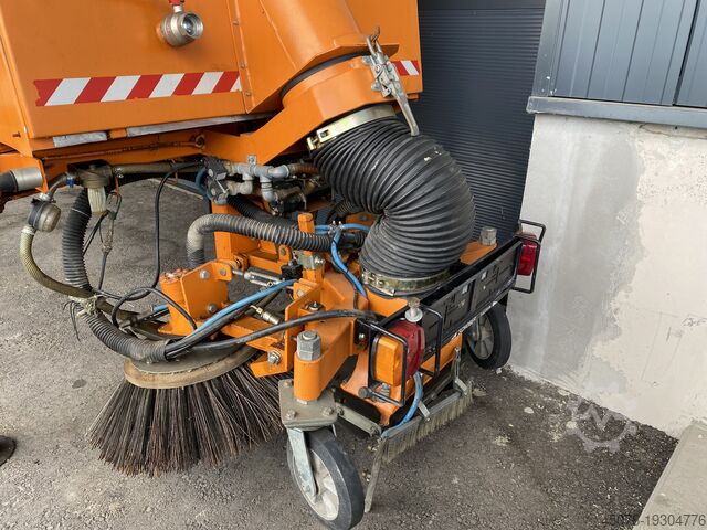 Aufsatzkehrmaschine TRILETY TRILETY 