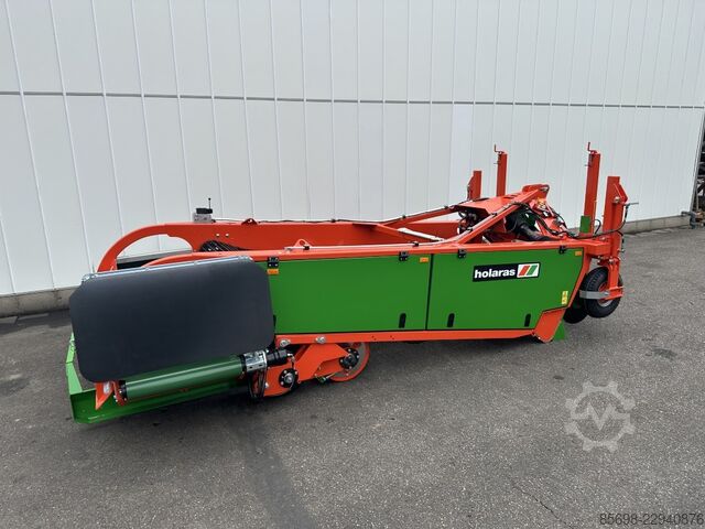 Holaras UR 135-DB onion harvester with cross-conveyor belts HOLARAS UR-135-DB