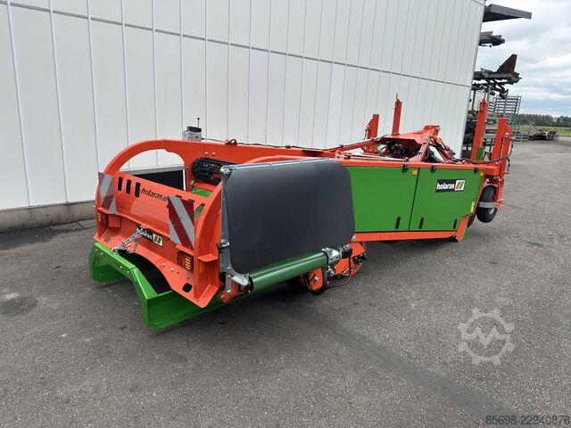 Holaras UR 135-DB onion harvester with cross-conveyor belts HOLARAS UR-135-DB