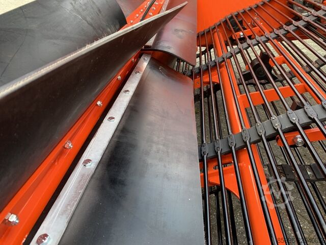 Holaras UR 135-DB onion harvester with cross-conveyor belts HOLARAS UR-135-DB
