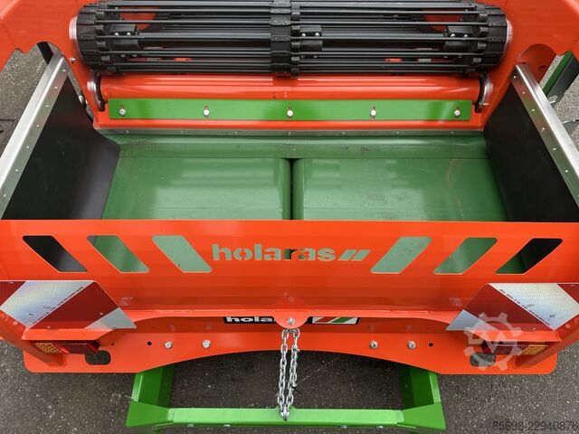 Holaras UR 135-DB onion harvester with cross-conveyor belts HOLARAS UR-135-DB