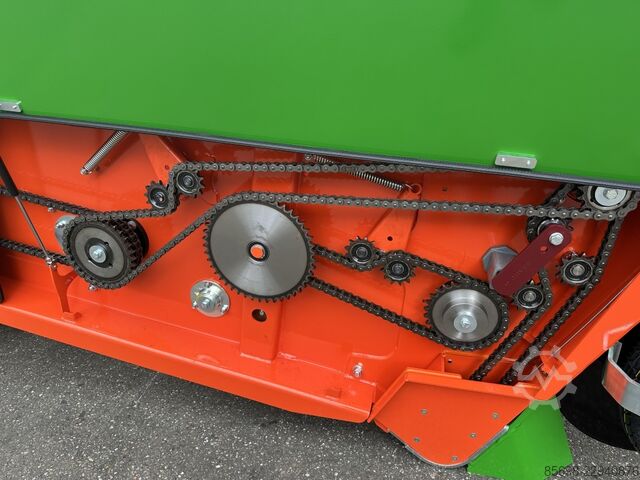 Holaras UR 135-DB onion harvester with cross-conveyor belts HOLARAS UR-135-DB