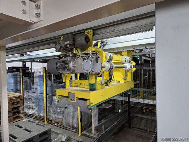 Viscon Atlas automatic gantry palletizer for various crates, with automatic crate infeed and pallet VISCON Atlas