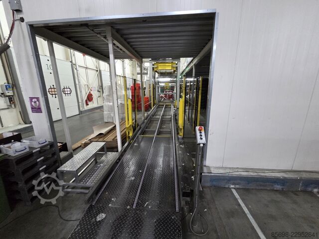 Viscon Atlas automatic gantry palletizer for various crates, with automatic crate infeed and pallet VISCON Atlas