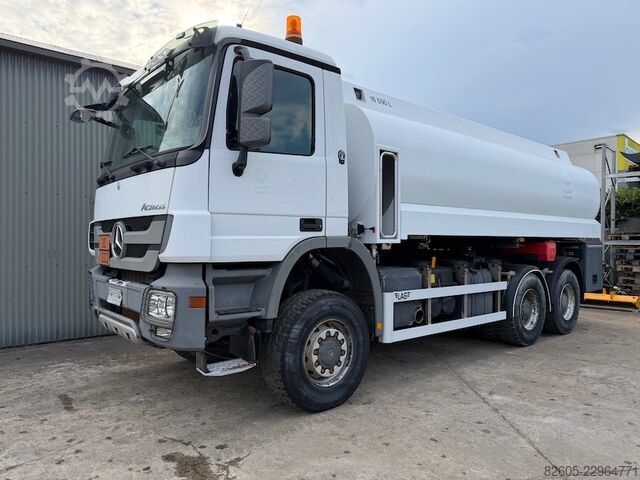Fuel tanker Mercedes-Benz Actros 3341