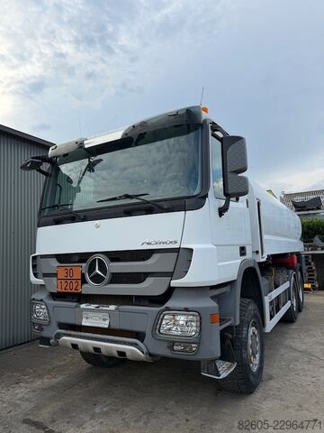 Fuel tanker Mercedes-Benz Actros 3341