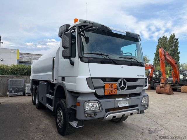Fuel tanker Mercedes-Benz Actros 3341